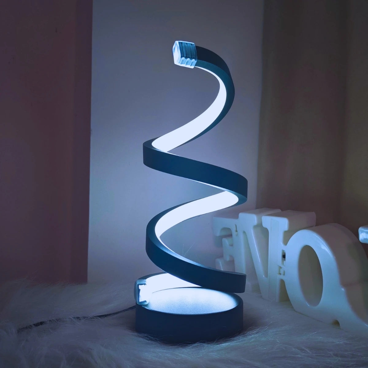 Spiral table lamp, modern creative design, suitable for home decoration, suitable for dining room, living room, bedroom.