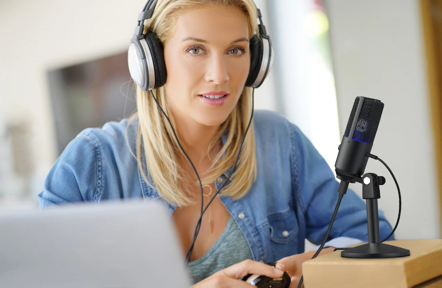 FIFINE K670B — Microfone USB com Controlo de Ganho para Podcast e Gravação